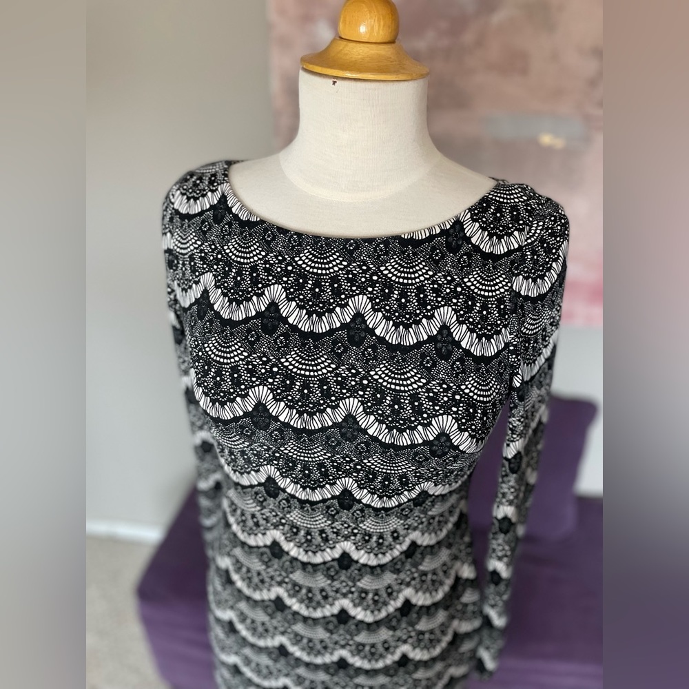 Laura Petites Black and White Scalloped Print Long Sleeve Midi Dress Size 4 - Picture 8 of 14